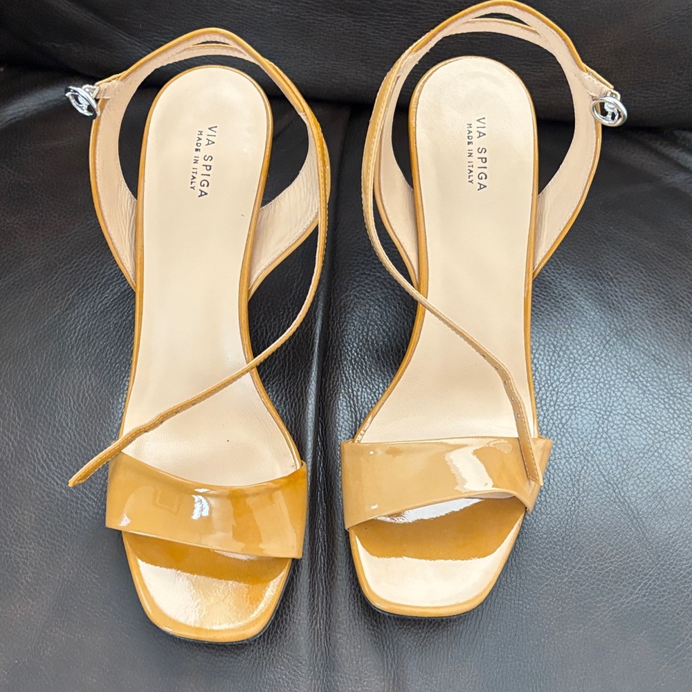 Via Spiga Tan Patent Leather Heels
